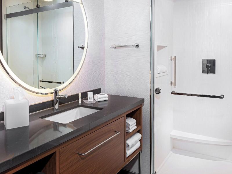 Courtyard By Marriott Atlanta Midtown image