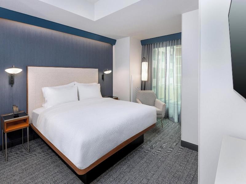 Courtyard By Marriott Atlanta Midtown image