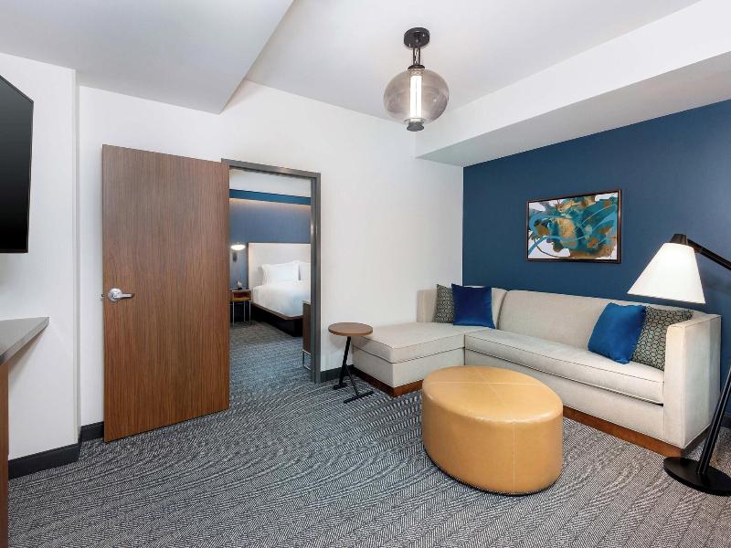 Courtyard By Marriott Atlanta Midtown image