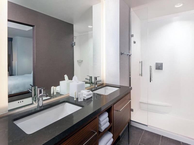 Courtyard By Marriott Atlanta Midtown image