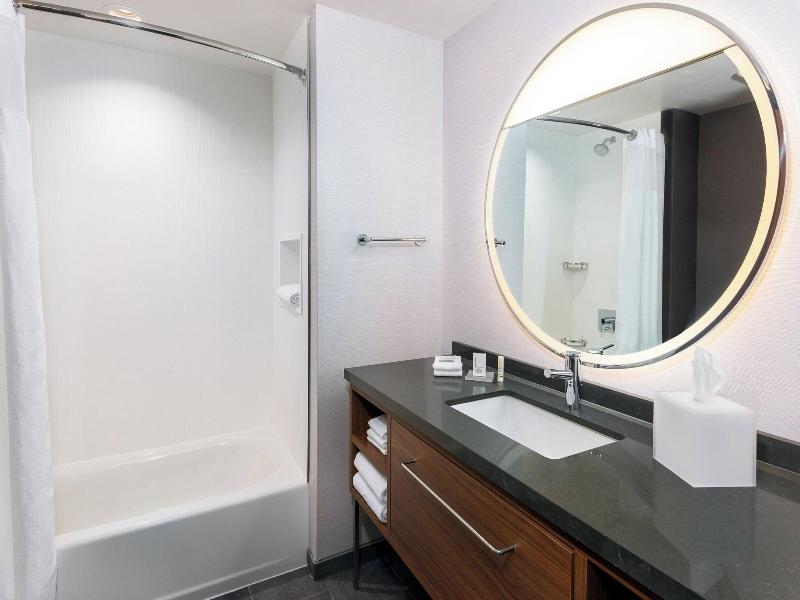 Courtyard By Marriott Atlanta Midtown image