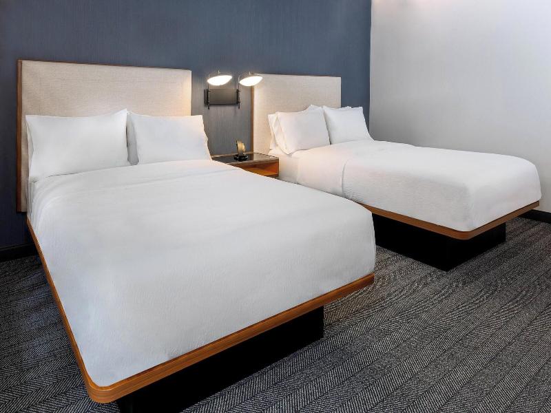 Courtyard By Marriott Atlanta Midtown image