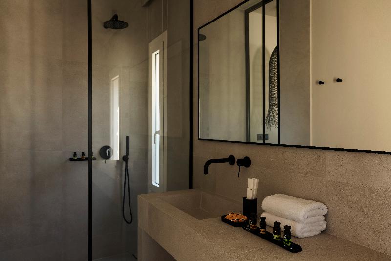 Naxian Rhapsody Luxury Villas & Suites - Image 9