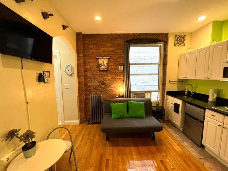 Nyc Empire Apartments image