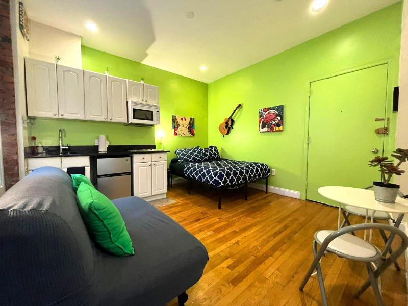 Nyc Empire Apartments image