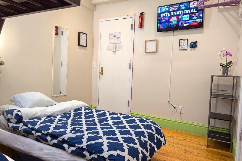 Nyc Empire Apartments image