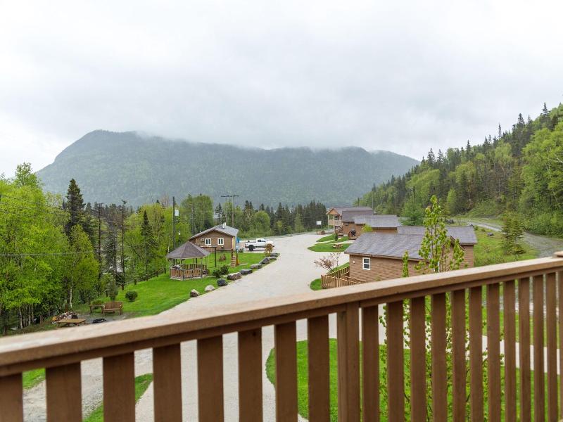 Middle Brook Cottages & Chalets