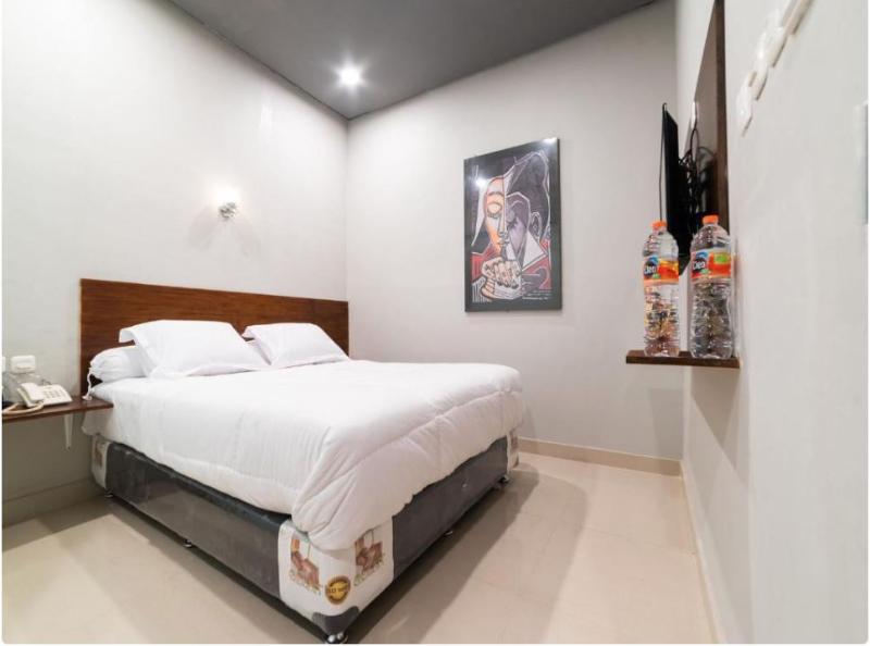 Glamour Hotel And Spa image