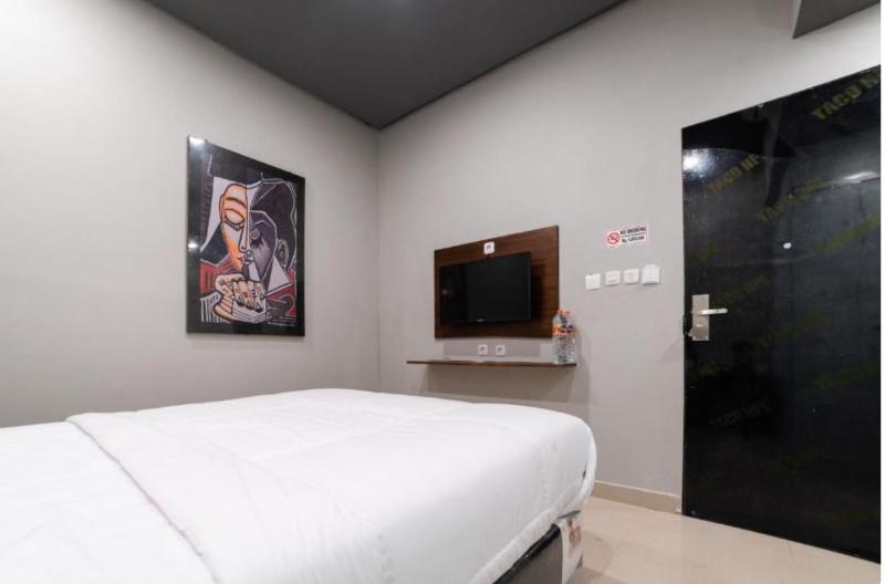 Glamour Hotel And Spa image