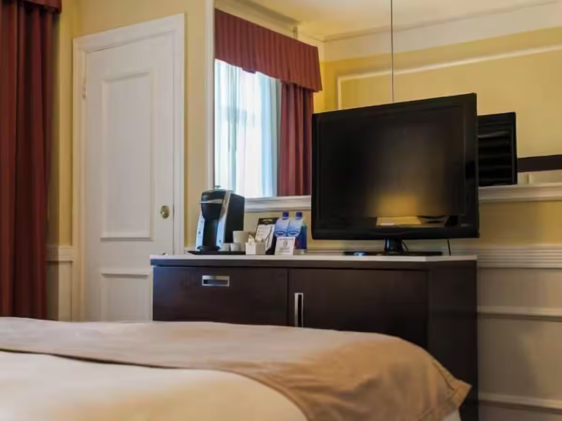 The Pickwick Hotel image