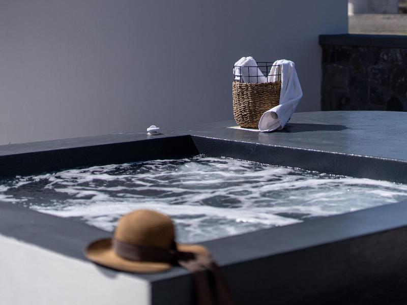Almira Luxury Suites