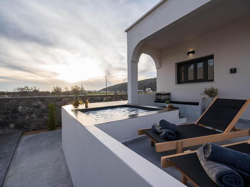 Almira Luxury Suites