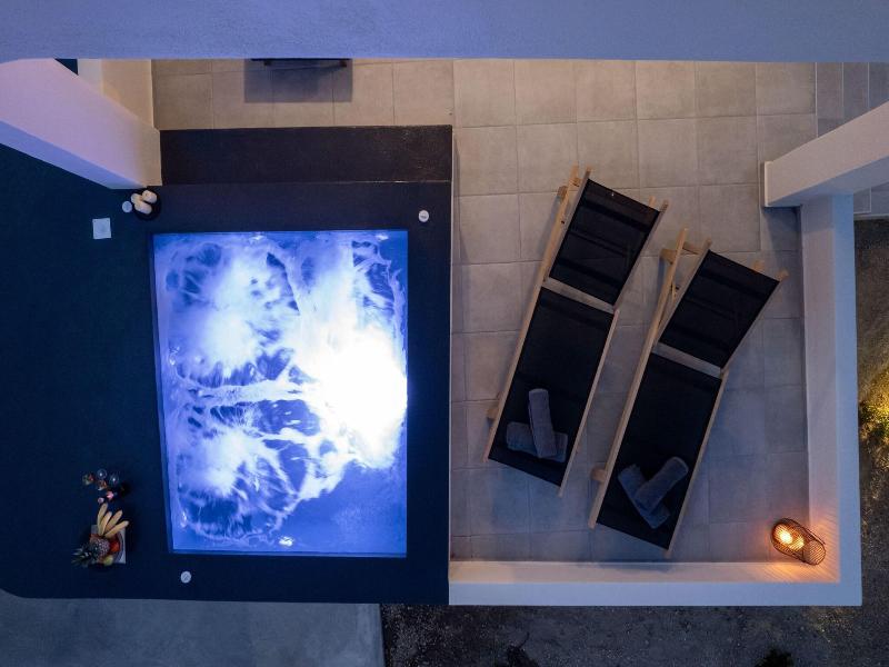 Almira Luxury Suites