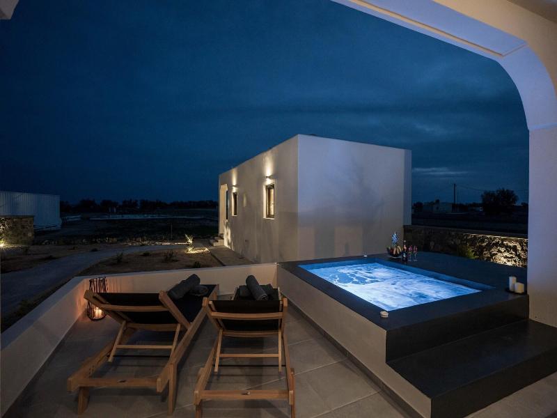 Almira Luxury Suites
