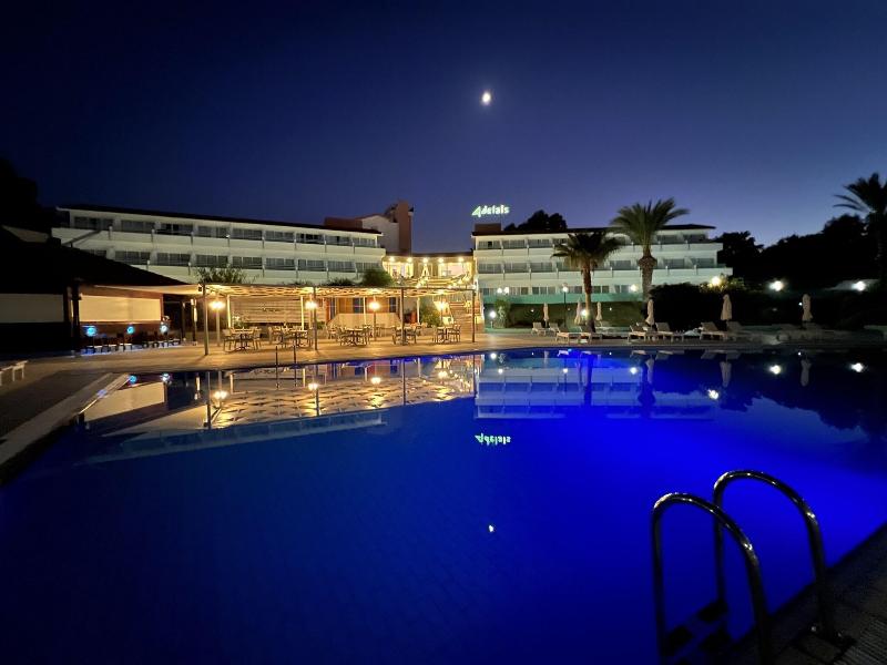 Hotel Adelais Bay image