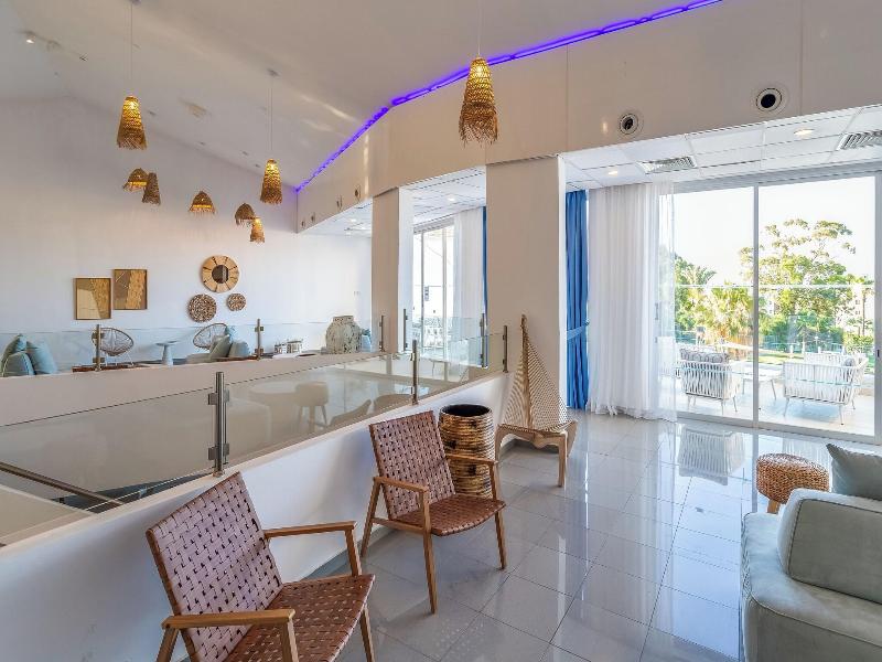 Hotel Adelais Bay image