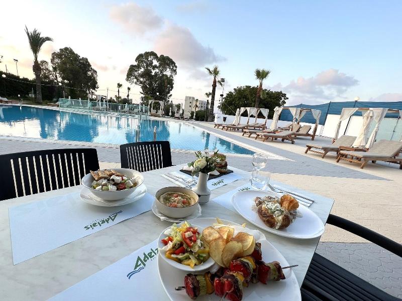Hotel Adelais Bay image