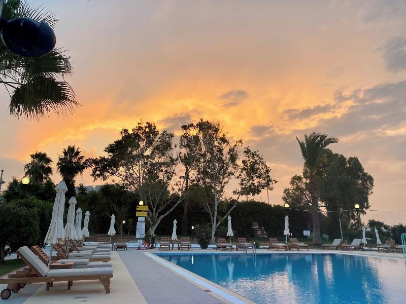 Hotel Adelais Bay image