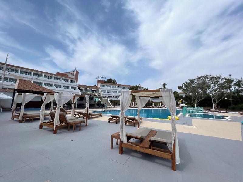 Hotel Adelais Bay image