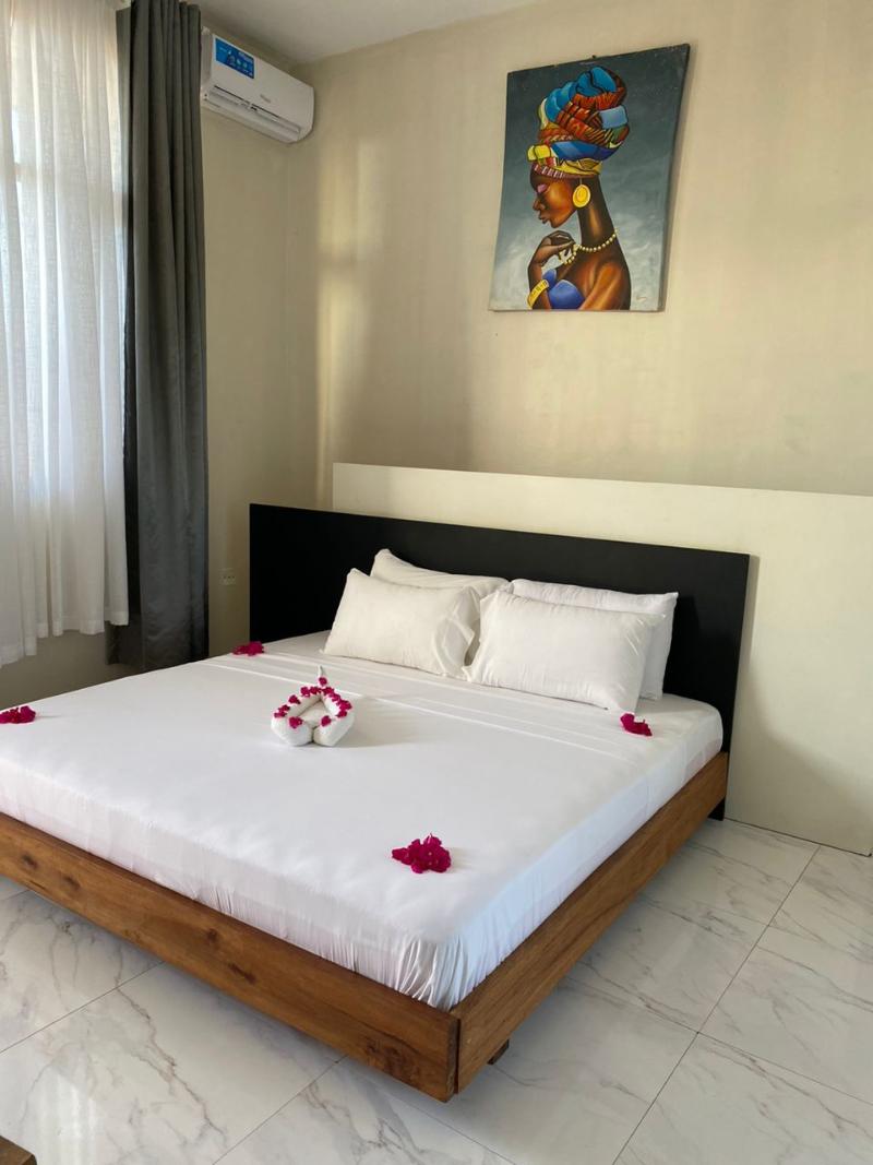 Ocean Breeze Hotel 5