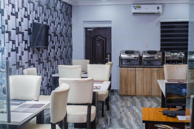 Wizy Hyatt Hotel