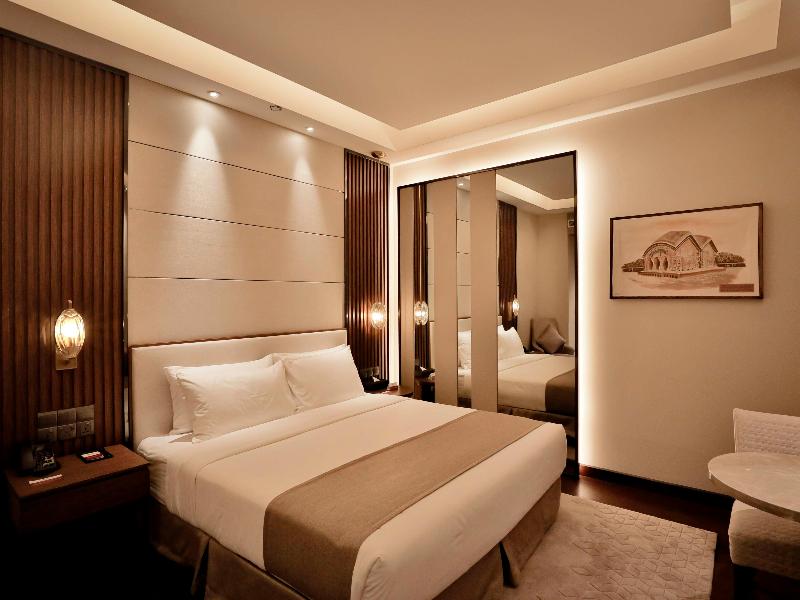 Best Western PLUS Runway - Luxury Collection Hotel image