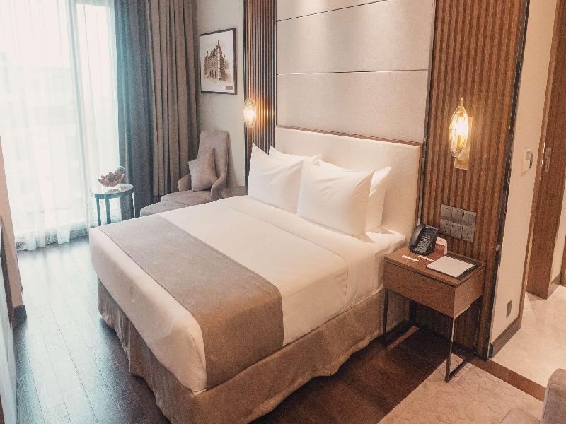 Best Western PLUS Runway - Luxury Collection Hotel image