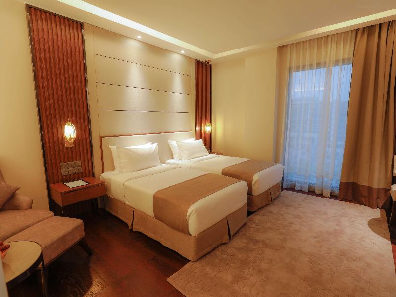 Best Western PLUS Runway - Luxury Collection Hotel image