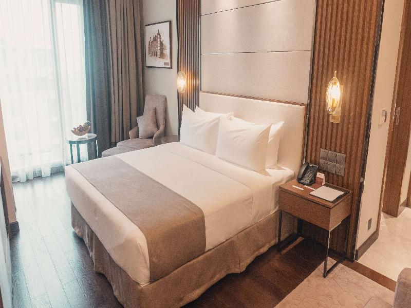 Best Western PLUS Runway - Luxury Collection Hotel image