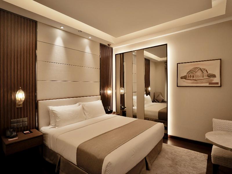 Best Western PLUS Runway - Luxury Collection Hotel image