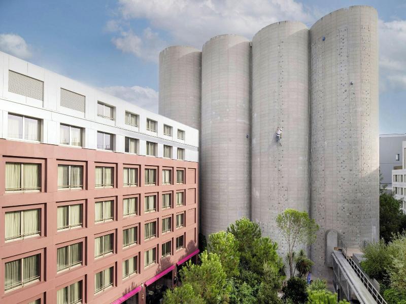 Moxy Bordeaux Hotel image