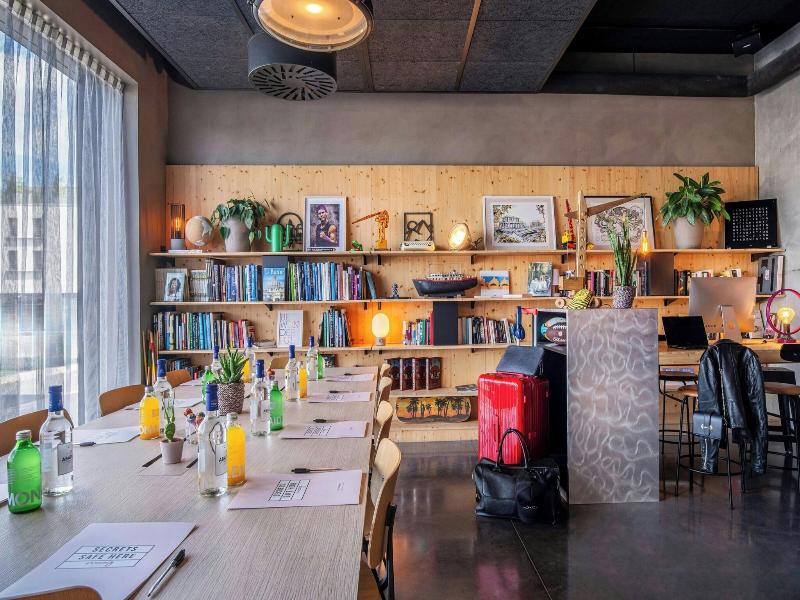 Moxy Bordeaux Hotel image