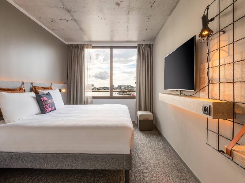 Moxy Bordeaux Hotel image