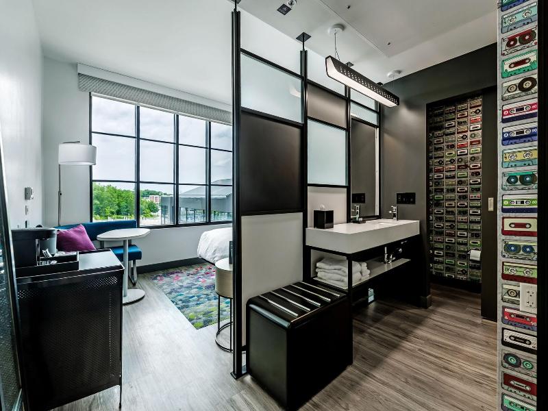 Aloft Columbus Easton image