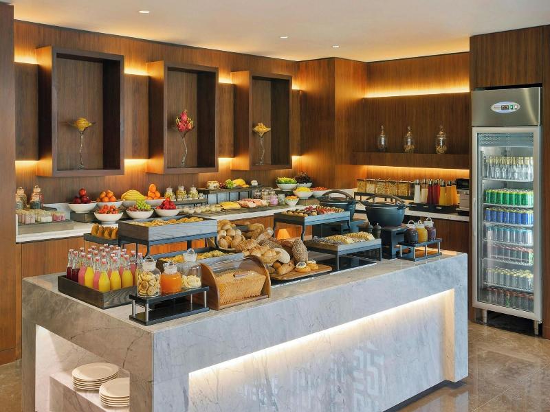 Jeddah Marriott Hotel Madinah Road image