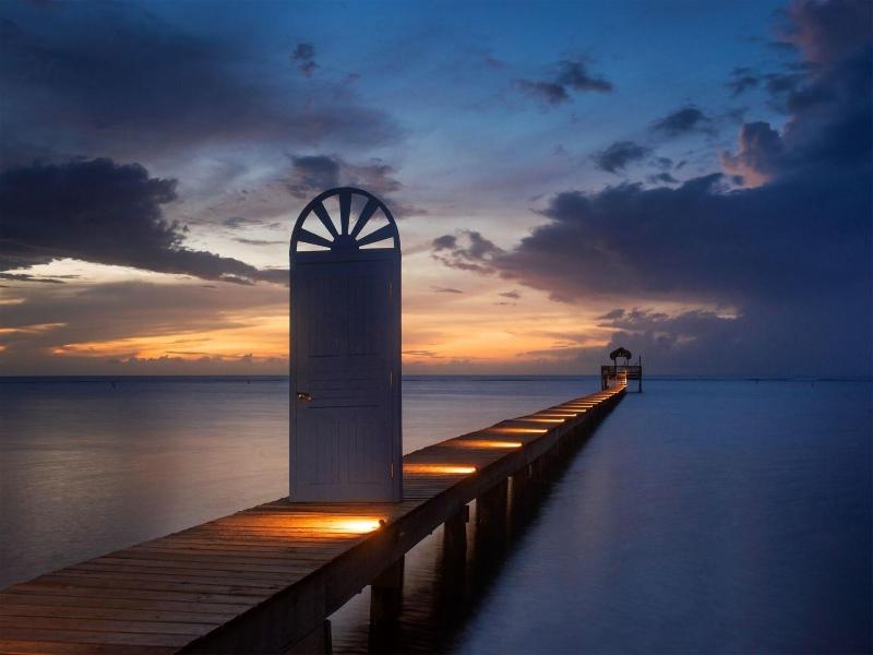Puerta Azul image