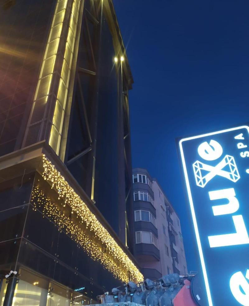 Le Luxe Suites Hotel & Spa image