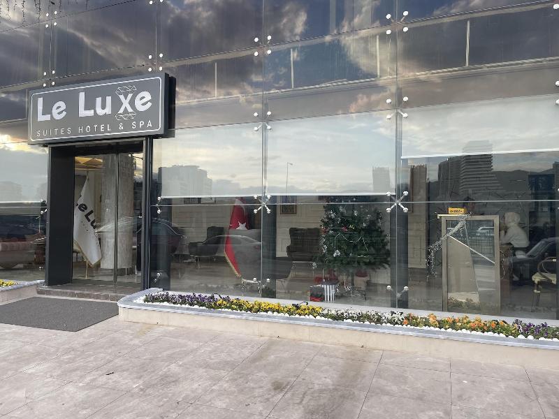 Le Luxe Suites Hotel & Spa image