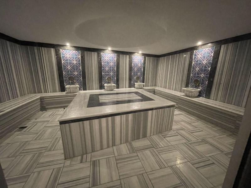 Le Luxe Suites Hotel & Spa image