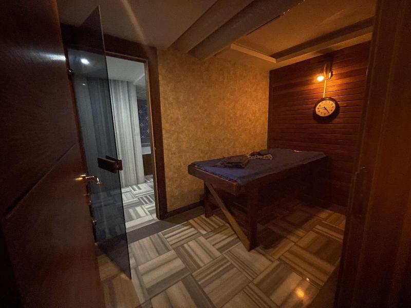Le Luxe Suites Hotel & Spa image