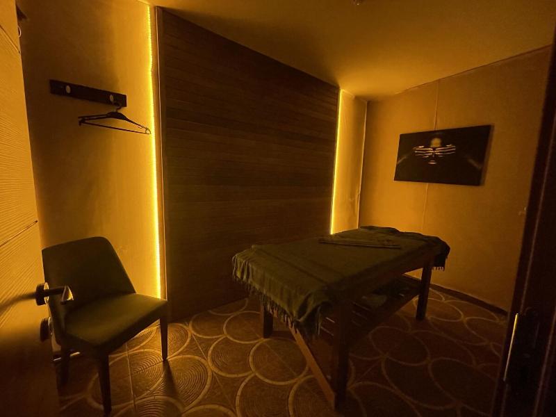 Le Luxe Suites Hotel & Spa image