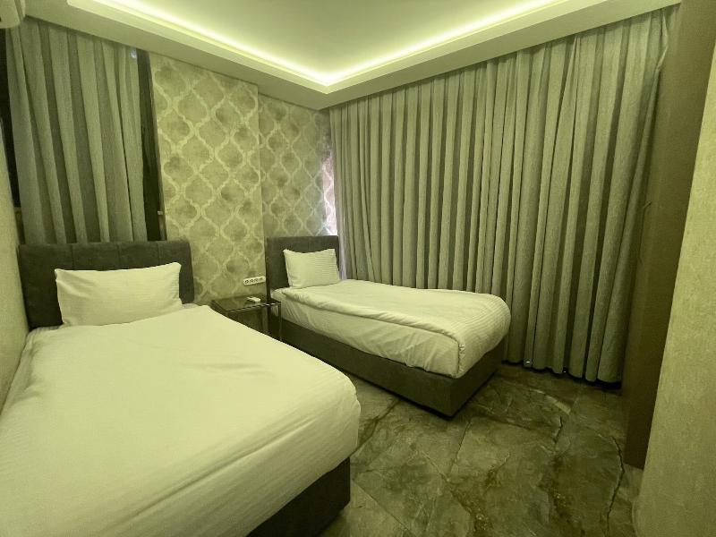 Le Luxe Suites Hotel & Spa image