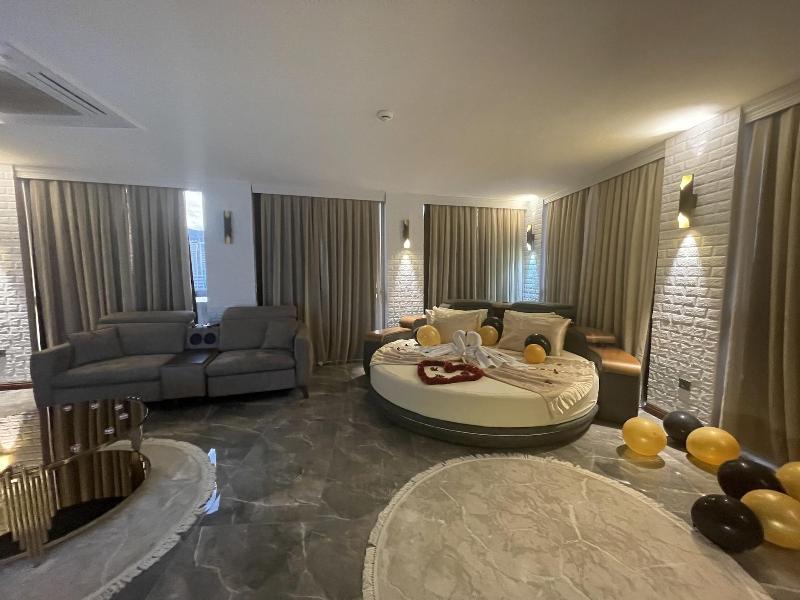Le Luxe Suites Hotel & Spa image