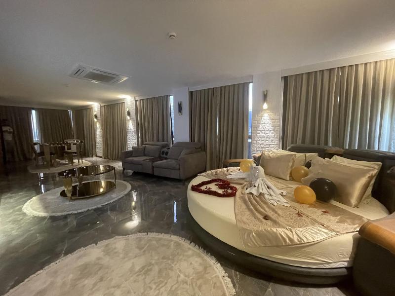 Le Luxe Suites Hotel & Spa image