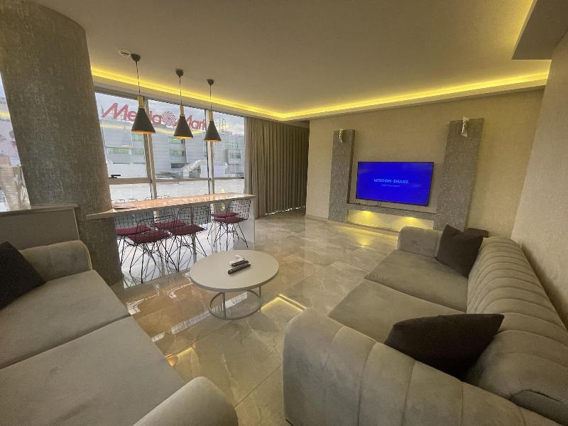 Le Luxe Suites Hotel & Spa image