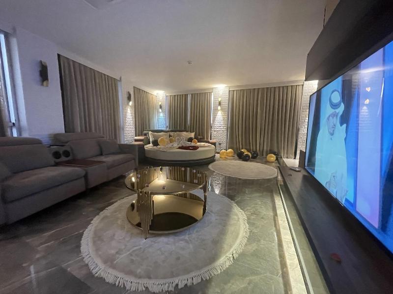 Le Luxe Suites Hotel & Spa image