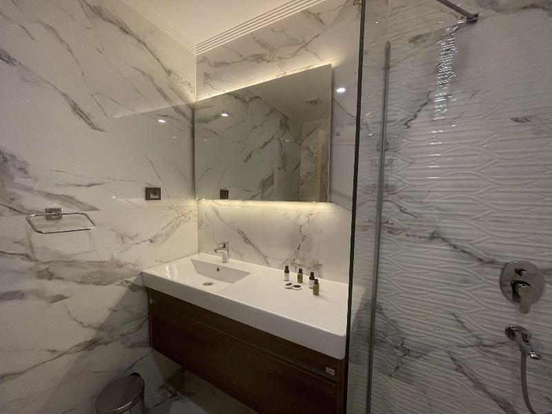 Le Luxe Suites Hotel & Spa image