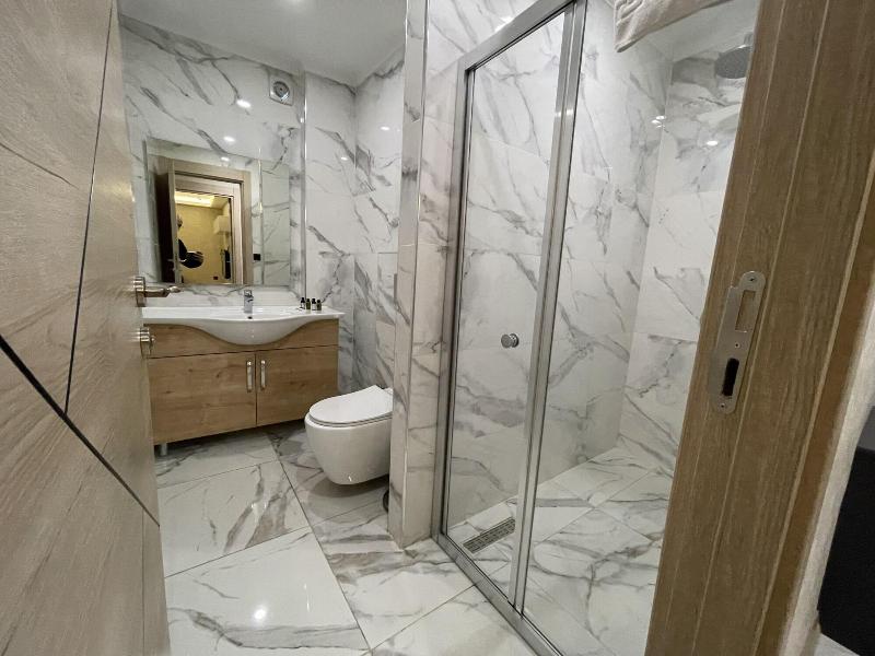 Le Luxe Suites Hotel & Spa image