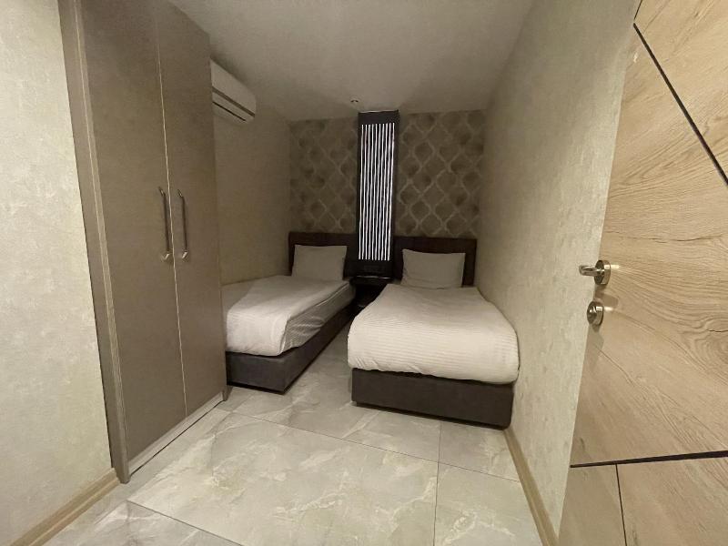 Le Luxe Suites Hotel & Spa image