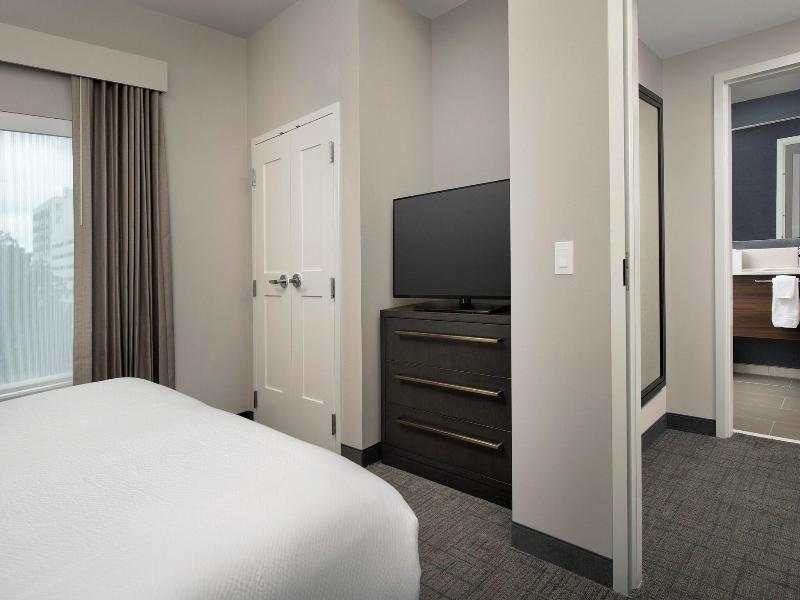 STUDIO KING SIZE BED